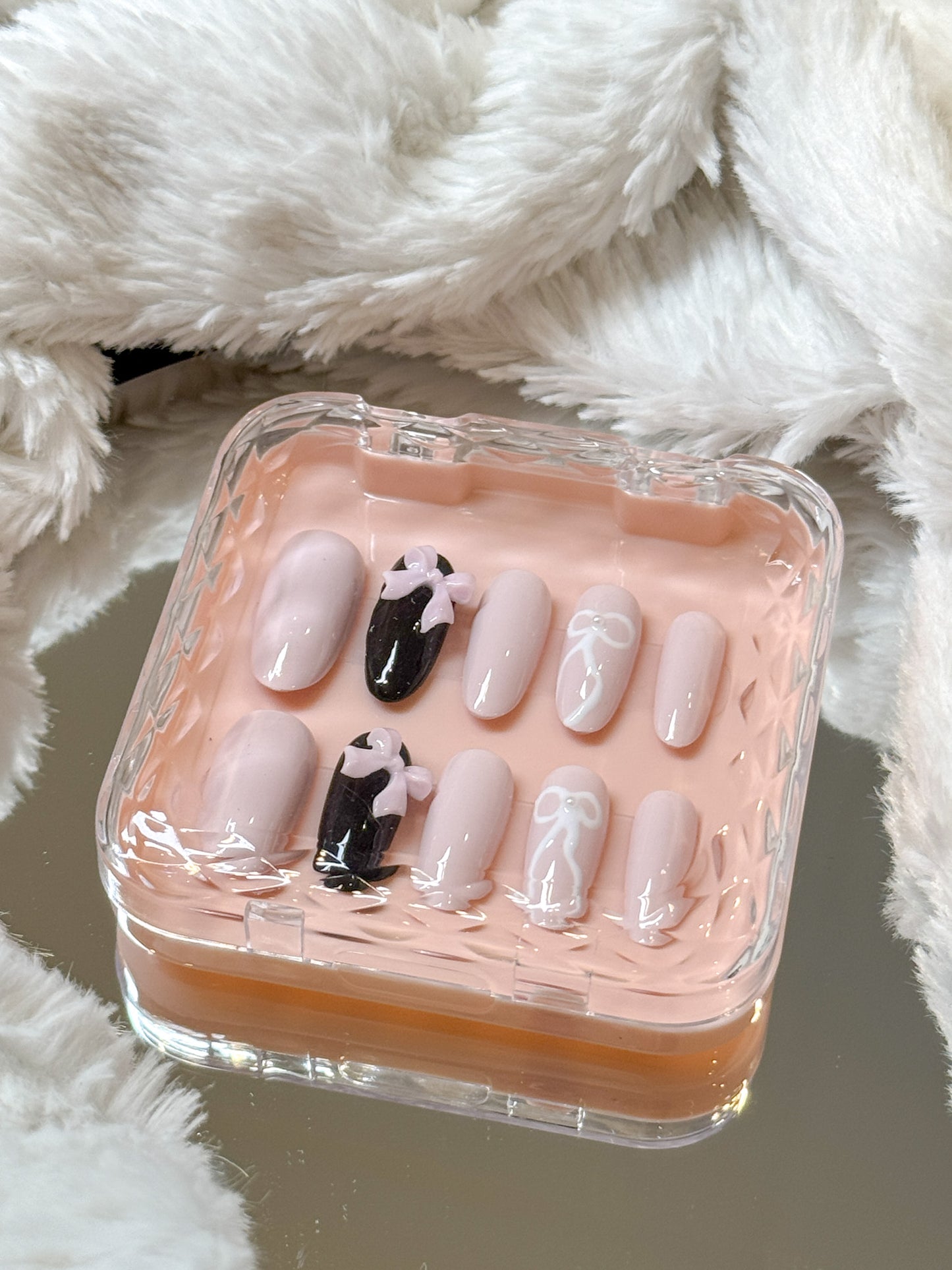 à Zensource Press on Nails - Blushing Bows